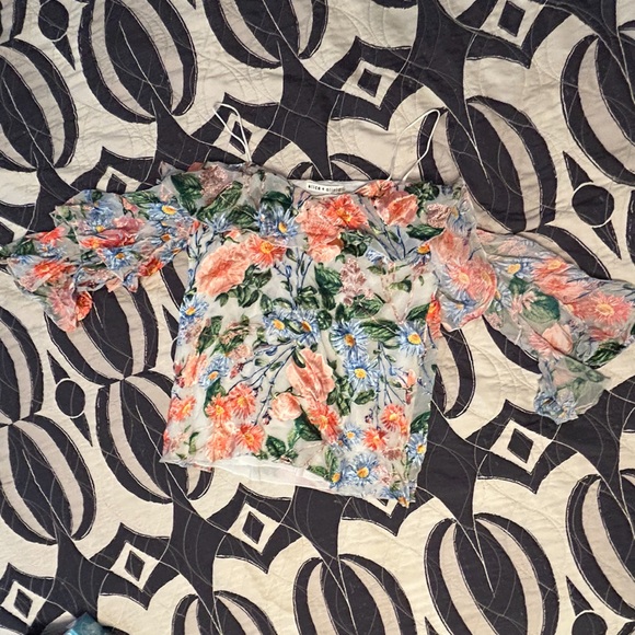 ALICE + OLIVIA Marlee Cold Shoulder Floral Ruffle Sleeve Blouse Top Silk Blend - Picture 2 of 11